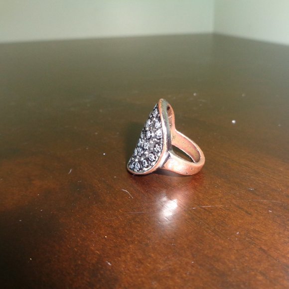 Black oval ring- costume jewelry - Picture 5 of 10